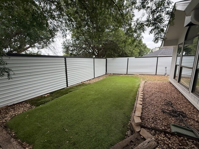 Building Photo - Beautifully updated home IN THE BLUFFS COMING SOON!