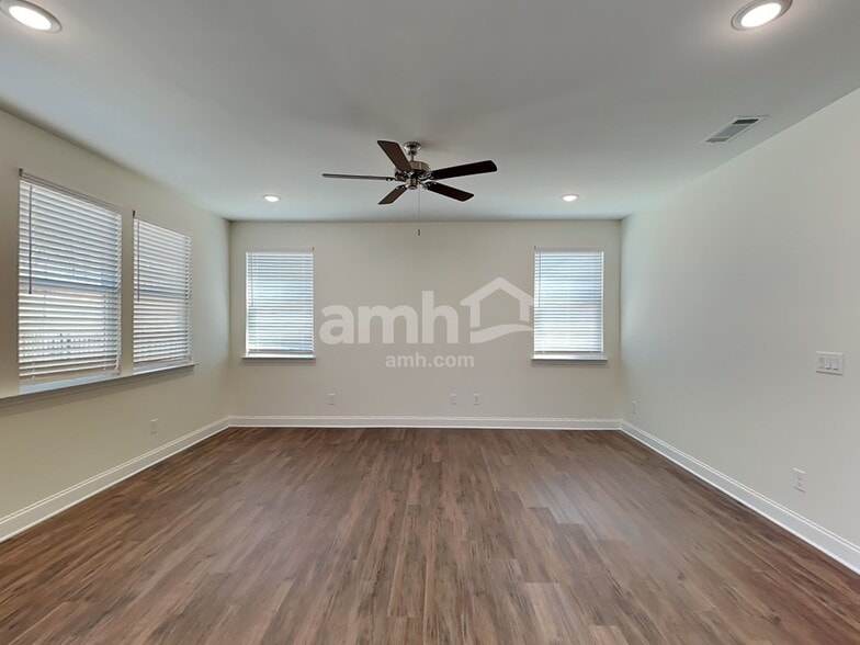 Building Photo - 5252 Blue Mountain Dr
