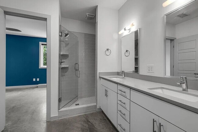 Building Photo - Great condo in East Nashville off Gallatin...