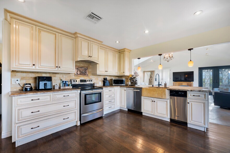 Building Photo - 314 Upper Lake Rd