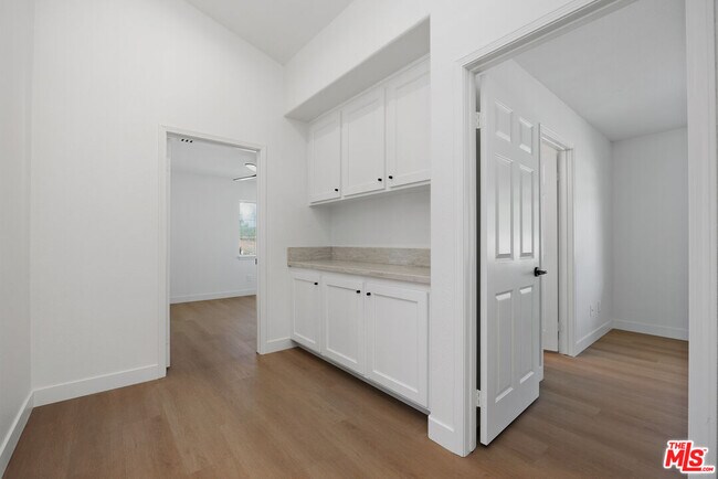 Building Photo - 655 Calle Ladera