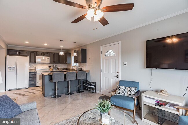 Building Photo - 121 Newport Bay Dr