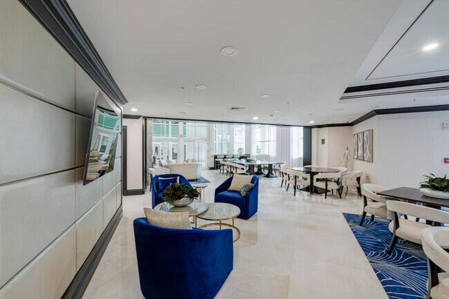 Building Photo - 1063 Hillsboro Mile