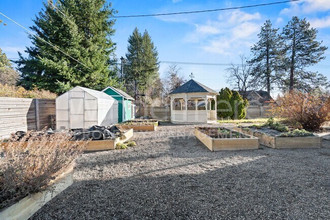 Building Photo - South Hill Charm