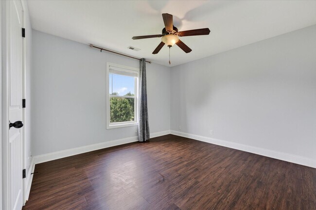 Building Photo - 3710 Windhaven Ct
