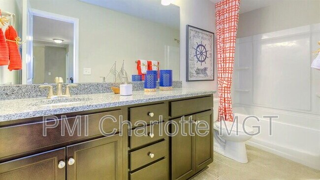 Building Photo - 1120 Walbury Hl