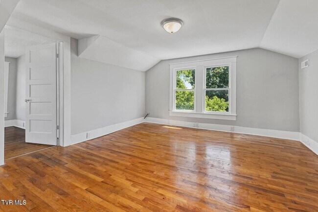 Building Photo - 417 W Main St