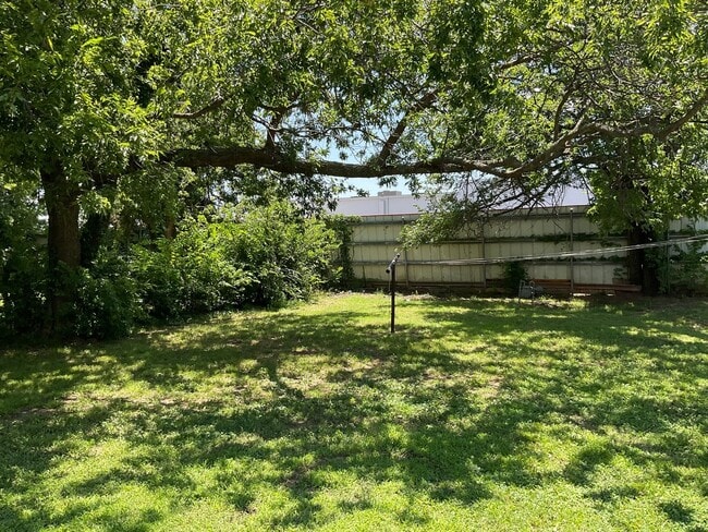Building Photo - 532 E Boeing Dr