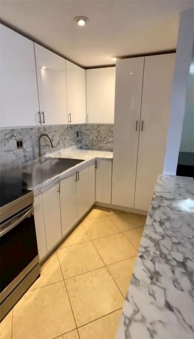 Building Photo - 4240 NW 79th Ave