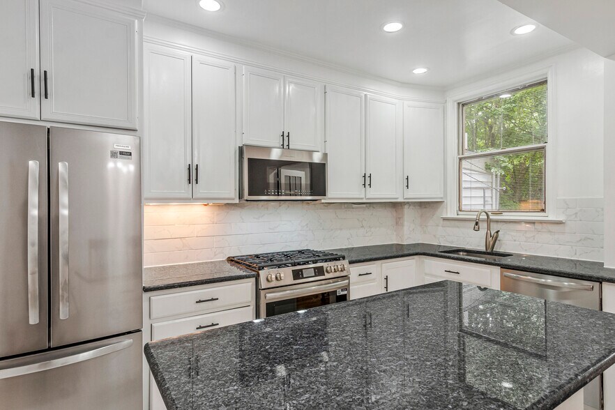 Building Photo - 4414 Volta Pl NW