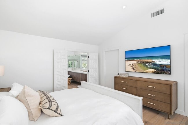 Building Photo - 8471 El Paseo Grande