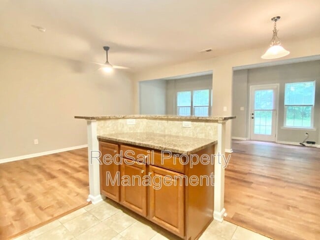 Building Photo - 107 Riva Ct