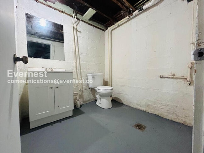 Building Photo - 763 Shaw Ave