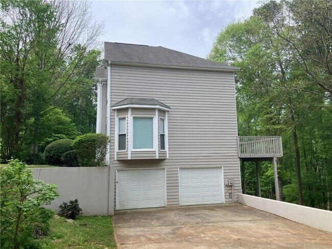 Building Photo - 1717 Victoria Way NW