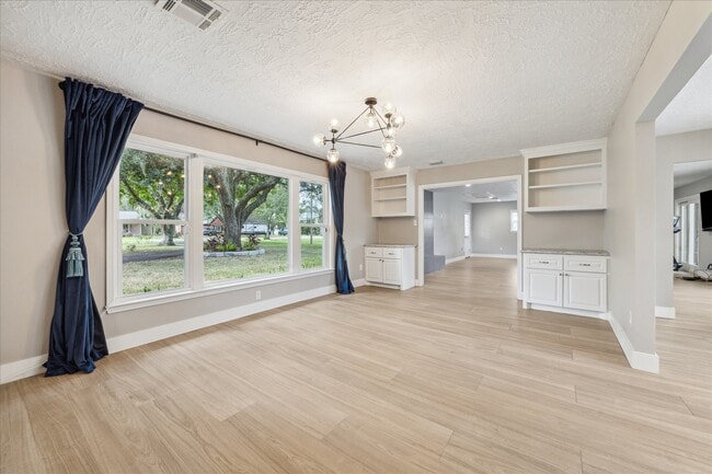 Building Photo - 205 W Bayou Dr