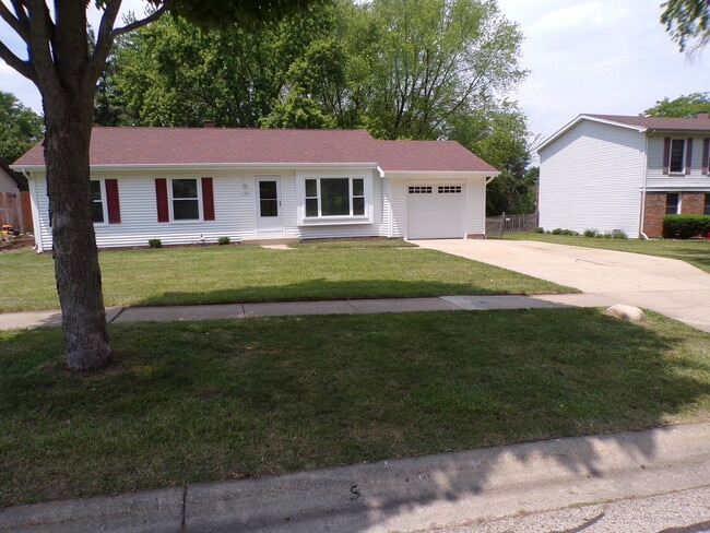 Building Photo - 103 Heritage Dr S
