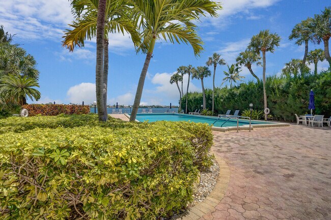 Building Photo - 2800 N Flagler Dr