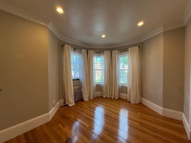 Building Photo - 11 Beech St