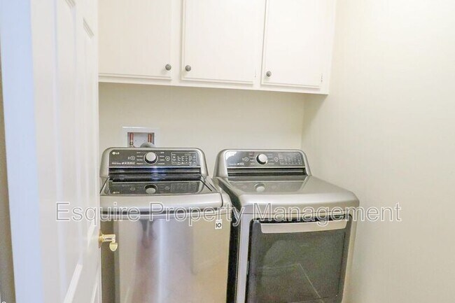 Building Photo - 232 Lightwood St