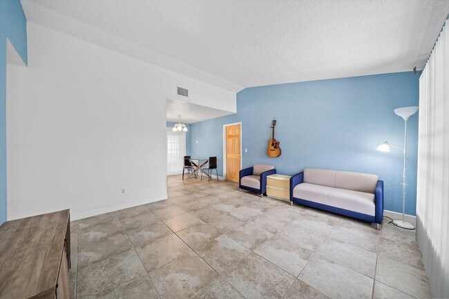 Building Photo - 701 Elmont St NW