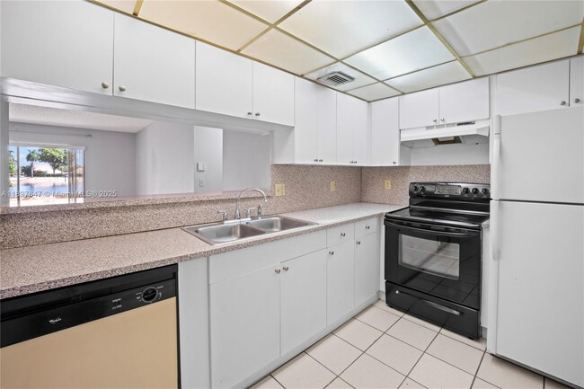 Building Photo - 8530 SW 149th Ave