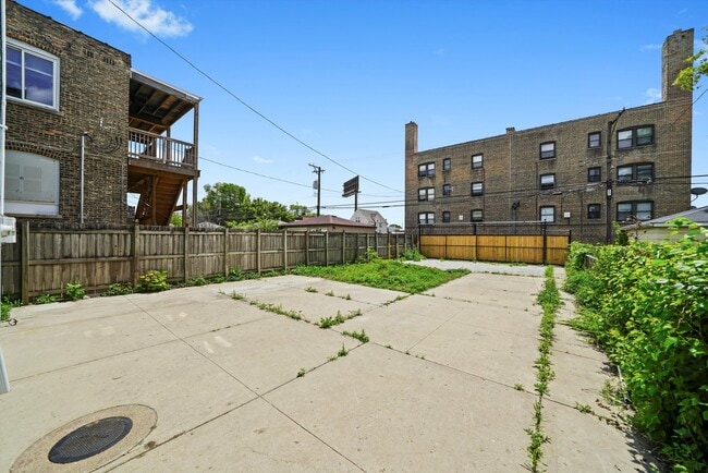 Building Photo - 5331 W Congress Pkwy