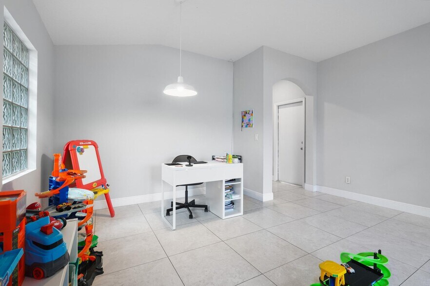 Building Photo - 6791 Lantern Key Dr