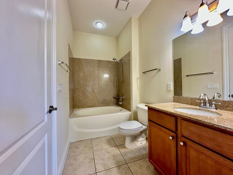 Building Photo - 1303 Verde Dr