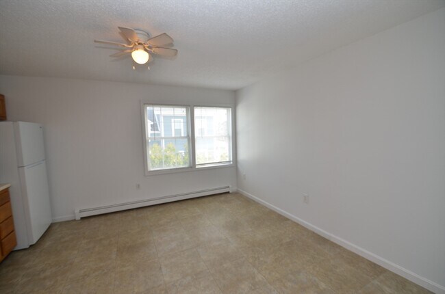 Building Photo - 99 W Wyoming Ave