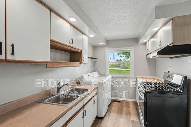 Building Photo - 9500 Ridgemoor Ave