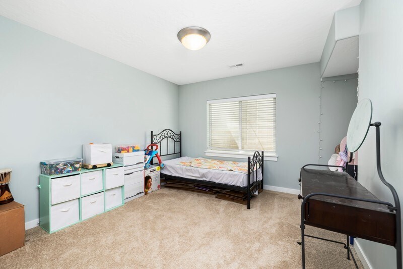 Building Photo - 4438 E Hurstbourne Dr