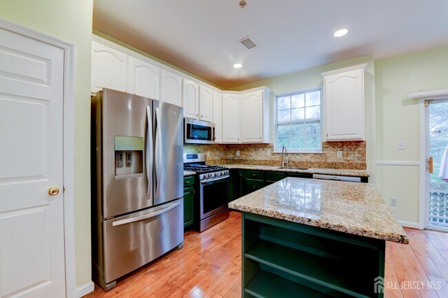 Building Photo - 609 Blossom Cir