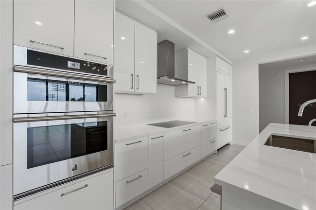 Building Photo - 301 1st St S