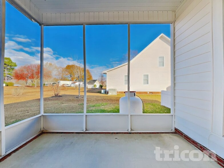 Building Photo - 140 Golden Oats Dr