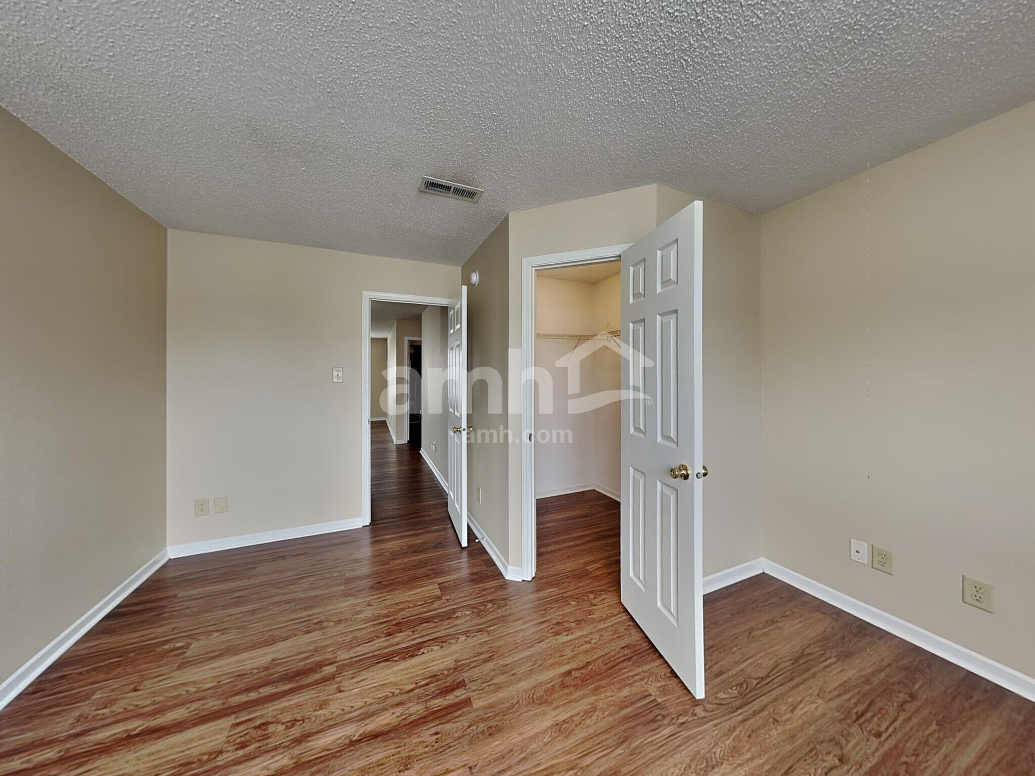 Building Photo - 6805 W Littleton Dr