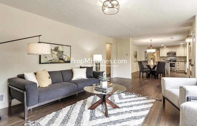 Building Photo - Gorgeous Updated Home in Oak Grove - 4 Bedrooms!