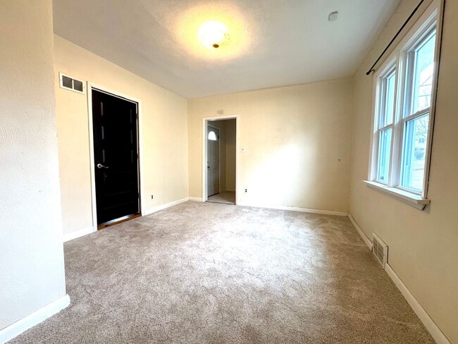 Building Photo - 2 Bed 1 Bath in WEBSTER GROVES w/ Fenced Yard