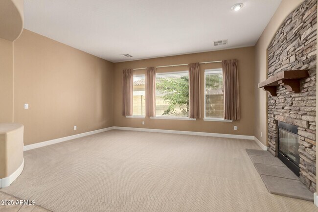 Building Photo - 15812 W Cypress St