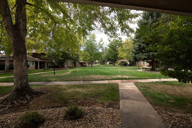 Building Photo - 3342 S Oneida Way