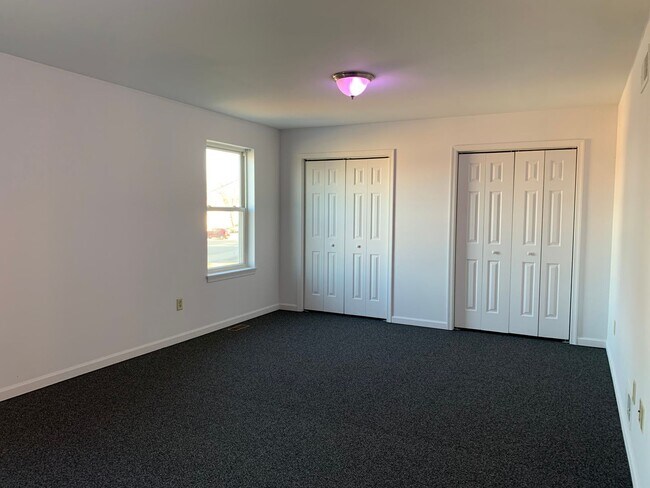 Building Photo - PERFECT COLLEGE RENTAL ONLY A HALF MILE FR...