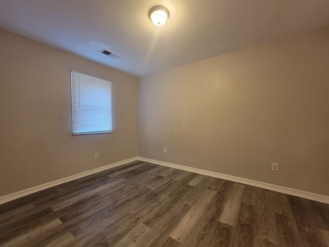 Building Photo - Homes in this area lease quickly — schedule your tour before it’s gone