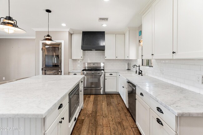 Building Photo - 4146 E Glenrosa Ave