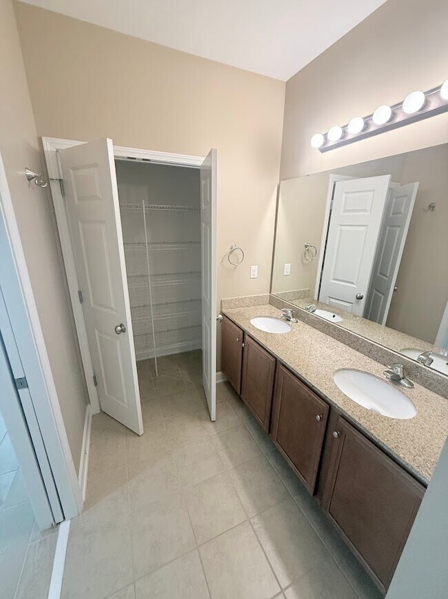 Building Photo - 951 Hendrick Ave