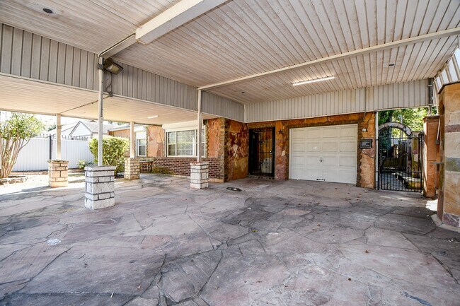 Building Photo - 6625 Underhill St