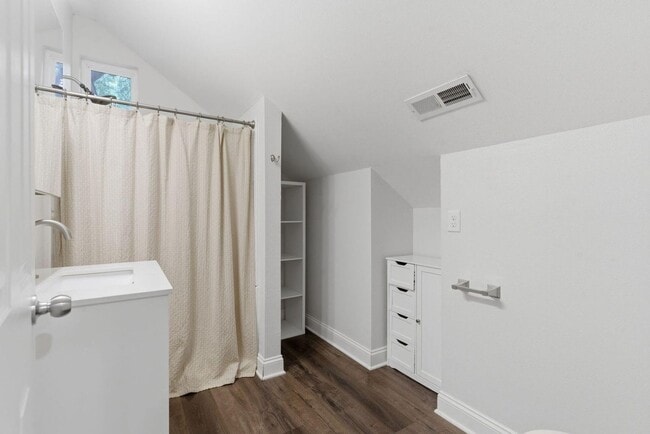 Building Photo - Updated 4-bedroom, 2-bath home in the Rountree neighborhood