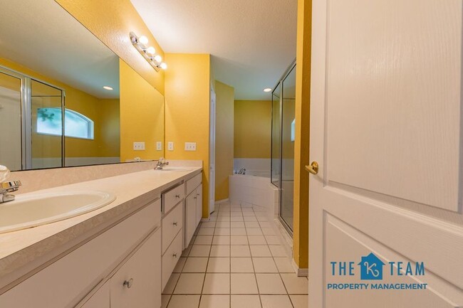Building Photo - 515 Terranova Cir
