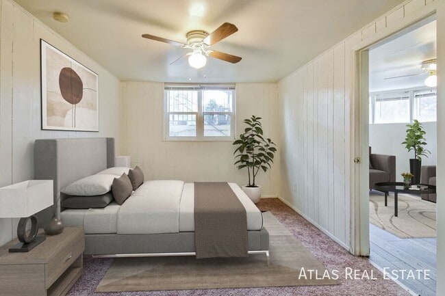 Building Photo - 1459 Roberta St