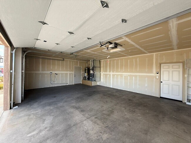 Building Photo - Beautiful 4 bedroom, 2 bath, 3 car garage ...