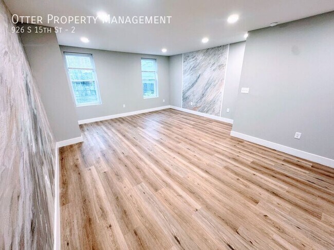 Building Photo - 926 S 15th St