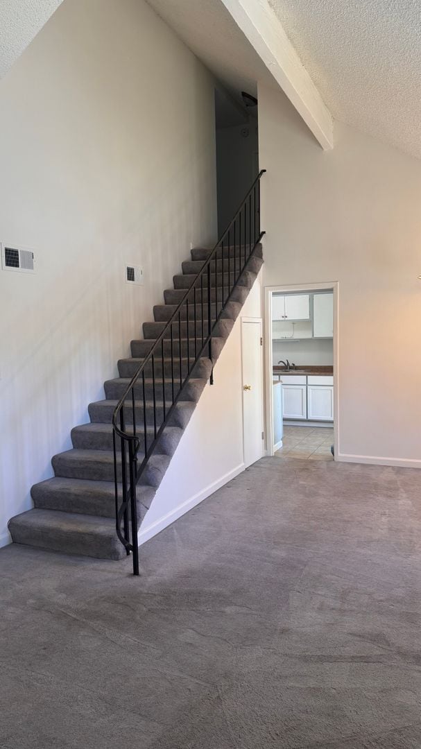 Building Photo - Yorkshire Manor 2 Bedroom Available Now!